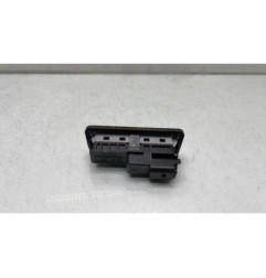 Bouton de coffre PEUGEOT 208 1