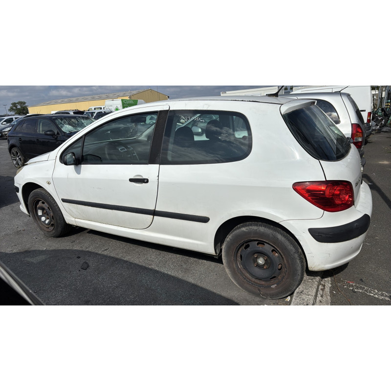 Vitre avant gauche PEUGEOT 307 Photo n°10