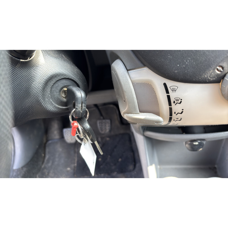 Bouton de coffre CITROEN C1 1 Photo n°20