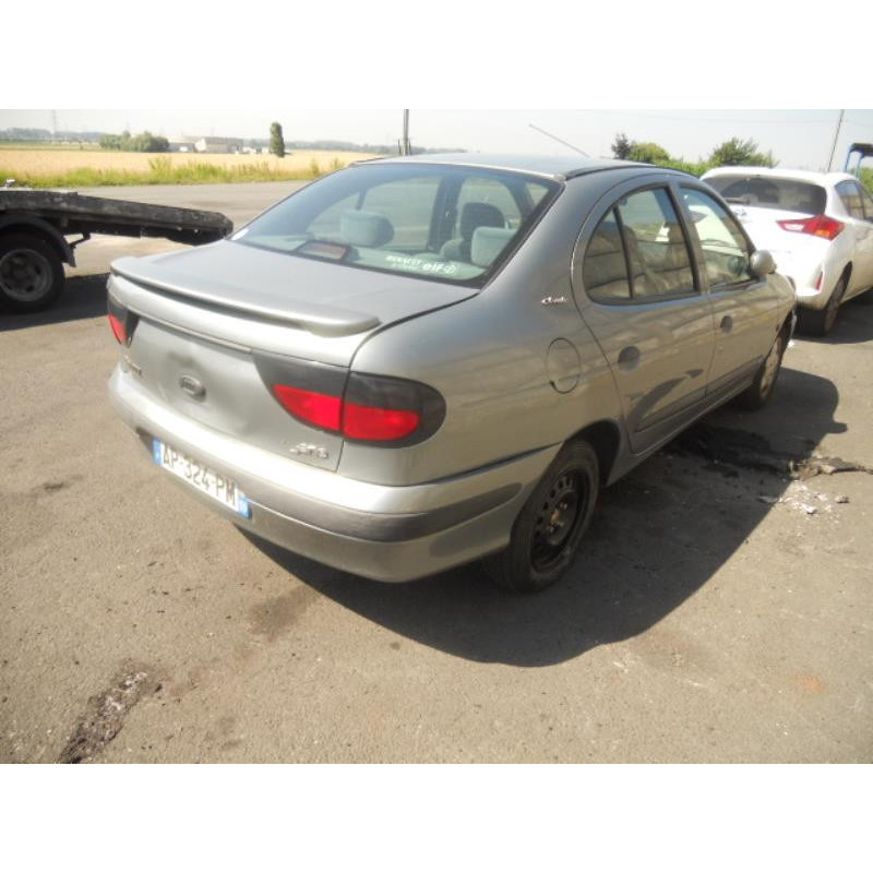 Retroviseur droit RENAULT MEGANE 1 Photo n°15