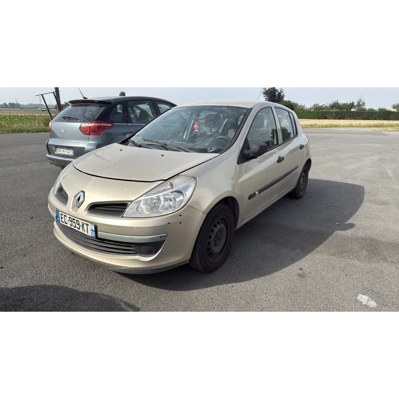 Eclairage de plaque RENAULT CLIO 3 Photo n°4