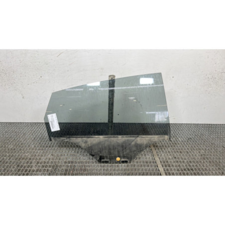Vitre arriere droit FORD FIESTA 6 Photo n°1