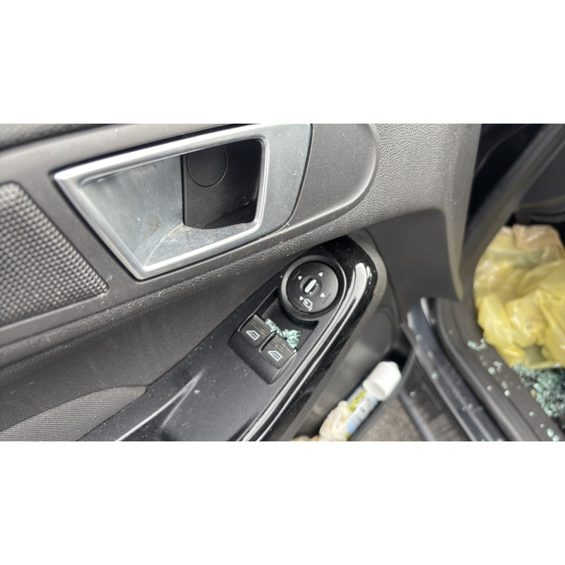 Vitre avant droit FORD FIESTA 6 Photo n°15