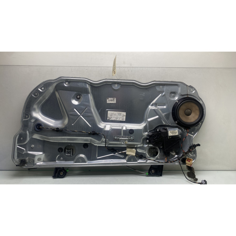 Leve vitre electrique avant droit VOLKSWAGEN POLO 4 Photo n°1