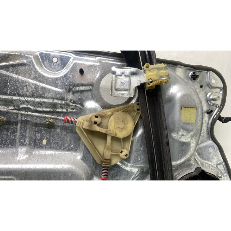 Leve vitre electrique avant droit VOLKSWAGEN POLO 4 Photo n°4