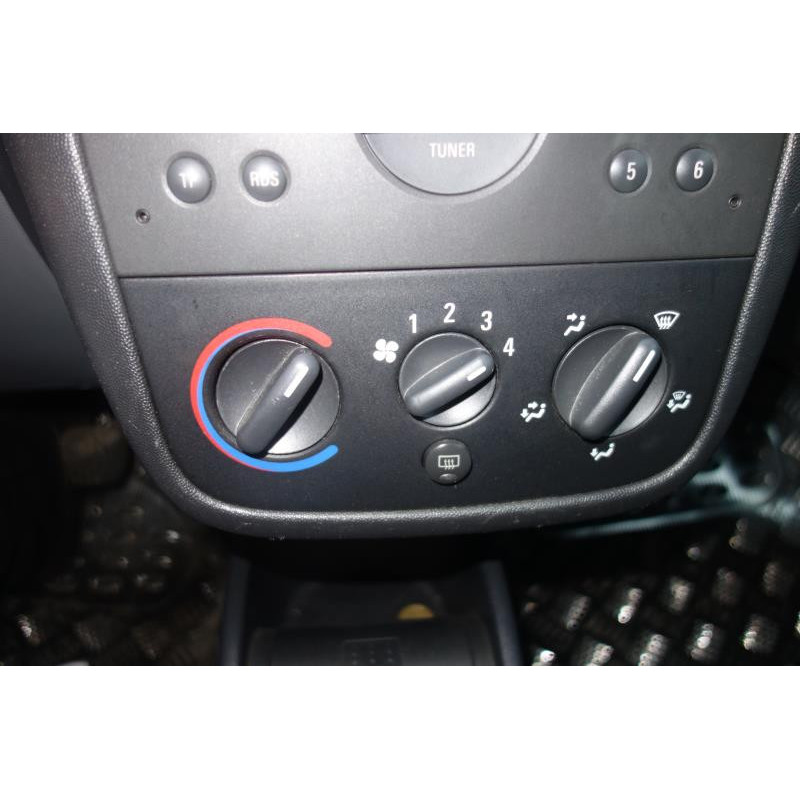 Boite a gants OPEL CORSA C Photo n°15