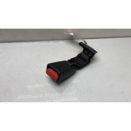 Attache ceinture arriere gauche PEUGEOT 208 1