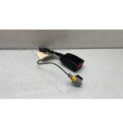 Attache ceinture avant gauche PEUGEOT 208 1