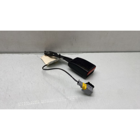 Attache ceinture avant gauche PEUGEOT 208 1