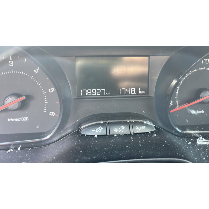 Vitre avant droit PEUGEOT 208 1 Photo n°5