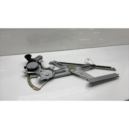 Leve vitre electrique avant droit TOYOTA YARIS 2 Photo n°1
