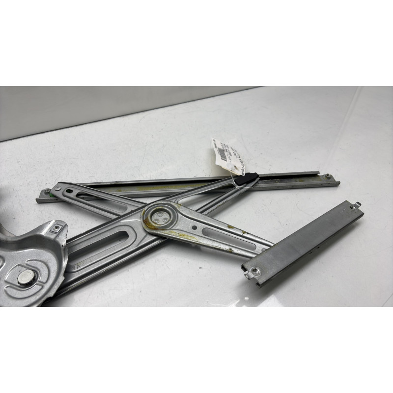 Leve vitre electrique avant droit TOYOTA YARIS 2 Photo n°3