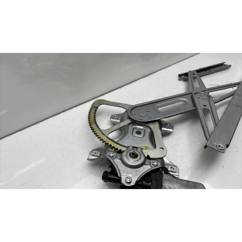 Leve vitre electrique avant droit TOYOTA YARIS 2 Photo n°8