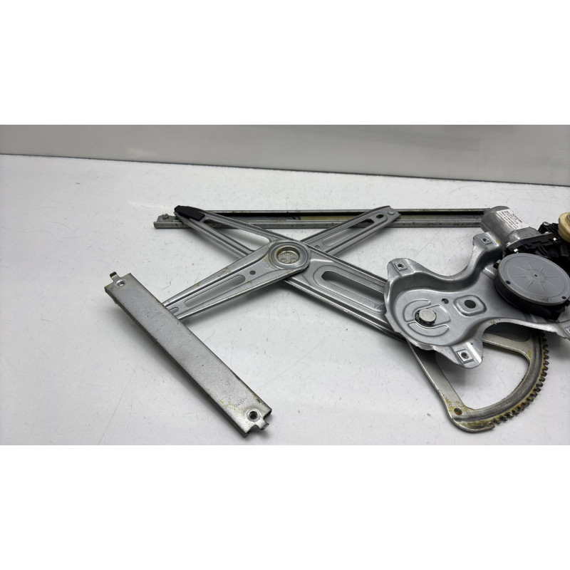 Leve vitre electrique avant gauche TOYOTA YARIS 2 Photo n°2