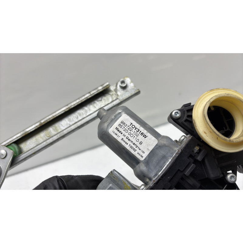 Leve vitre electrique avant gauche TOYOTA YARIS 2 Photo n°6
