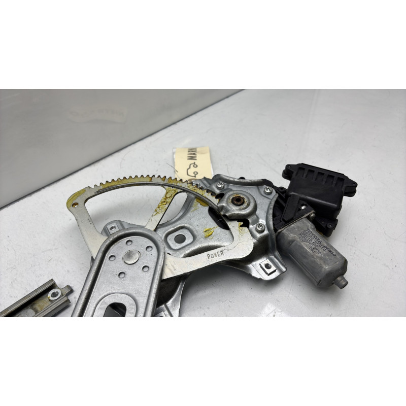 Leve vitre electrique avant gauche TOYOTA YARIS 2 Photo n°8