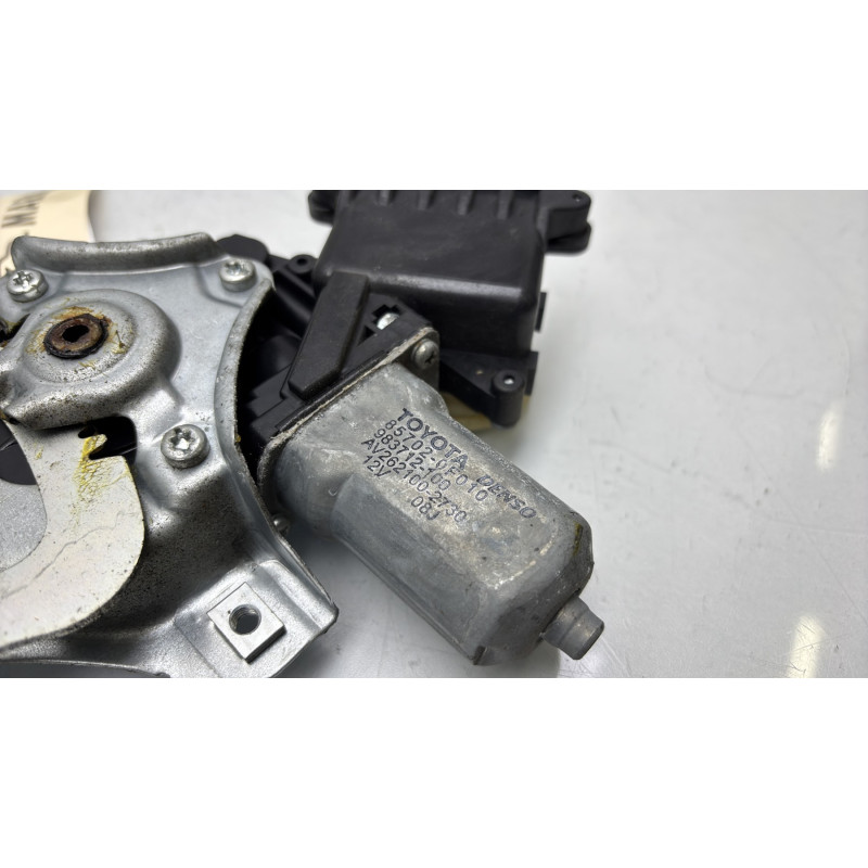 Leve vitre electrique avant gauche TOYOTA YARIS 2 Photo n°9