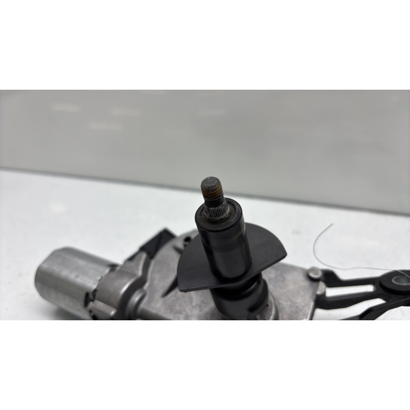 Moteur essuie glace arriere TOYOTA YARIS 2 Photo n°2