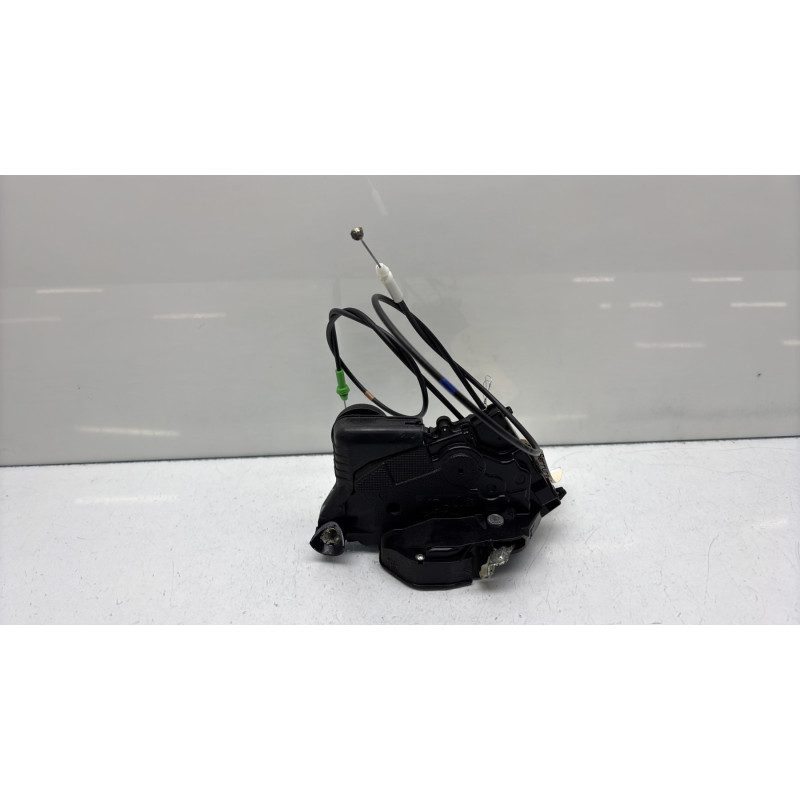 Serrure avant droit TOYOTA YARIS 2 Photo n°1