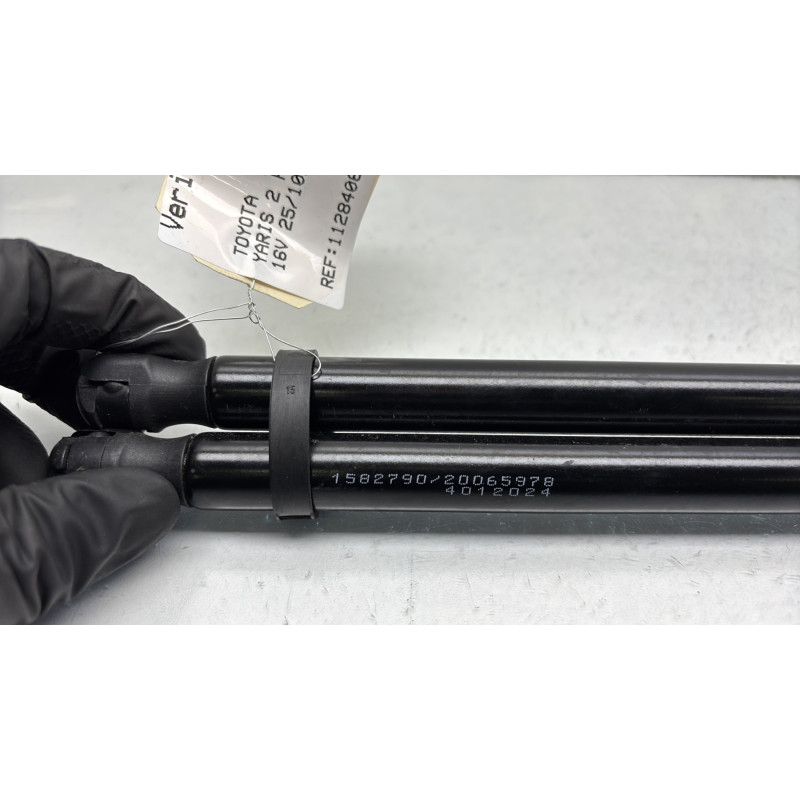 Verin de coffre TOYOTA YARIS 2 Photo n°4