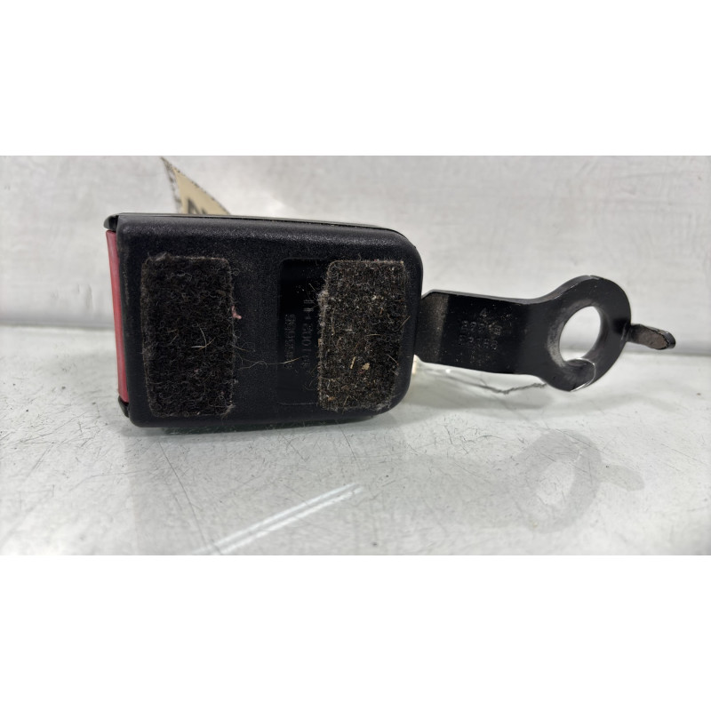 Attache ceinture avant gauche DACIA SANDERO 1 Photo n°4