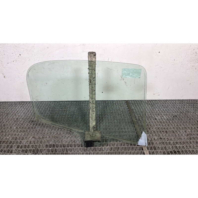 Vitre arriere gauche PEUGEOT 206+ Photo n°4