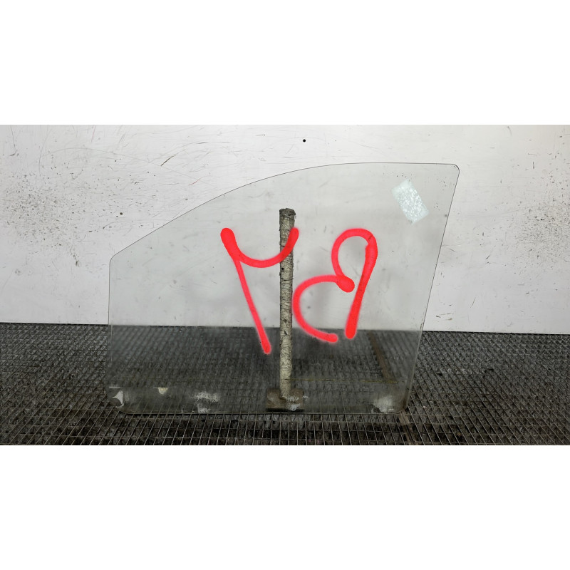 Vitre avant droit MERCEDES VITO 639 Photo n°4