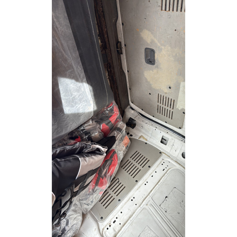 Vitre avant droit MERCEDES VITO 639 Photo n°16