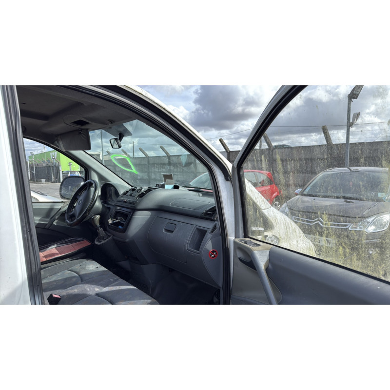 Vitre avant droit MERCEDES VITO 639 Photo n°17