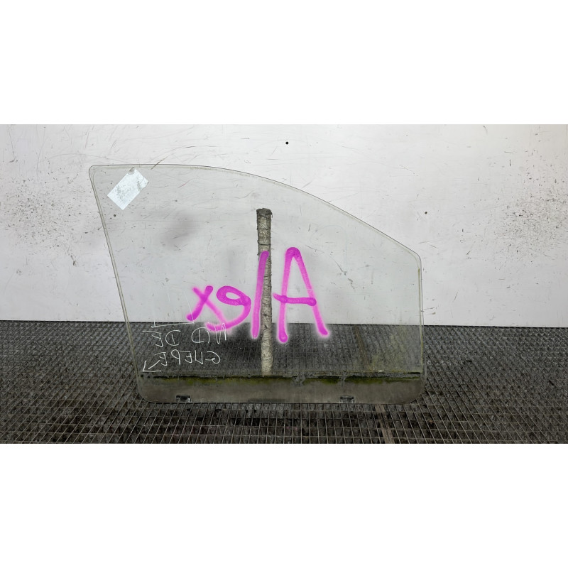 Vitre avant gauche MERCEDES VITO 639 Photo n°4