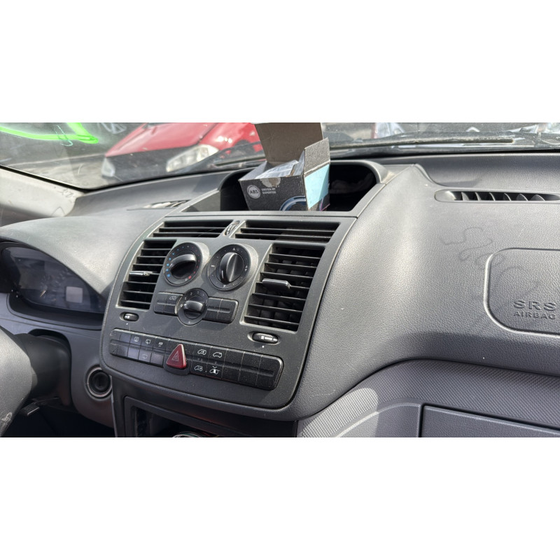 Vitre avant gauche MERCEDES VITO 639 Photo n°19