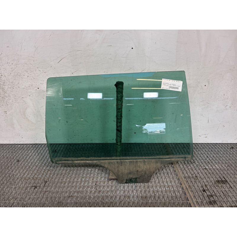 Vitre arriere droit VOLKSWAGEN PASSAT 4 Photo n°1
