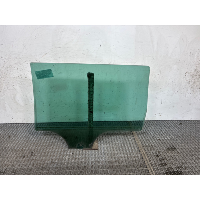 Vitre arriere droit VOLKSWAGEN PASSAT 4 Photo n°2