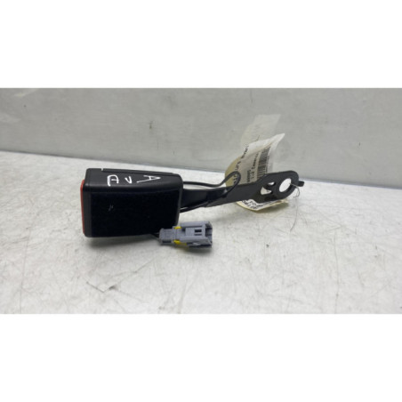 Attache ceinture avant gauche PEUGEOT 208 1
