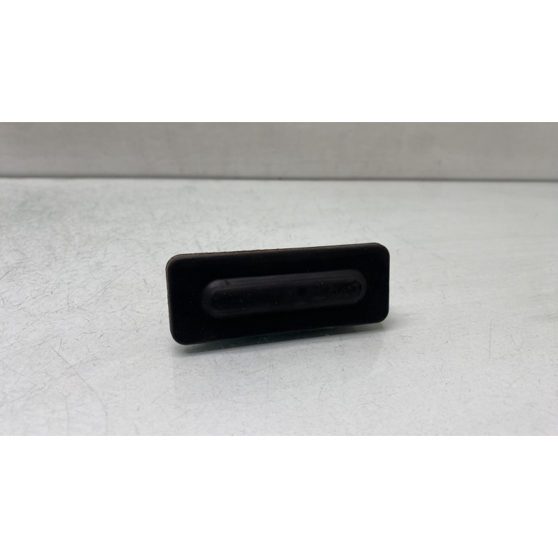 Bouton de coffre PEUGEOT 5008 2 Photo n°1