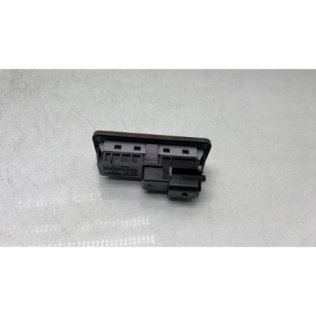 Bouton de coffre PEUGEOT 5008 2