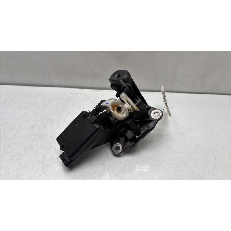 Bouton de coffre RENAULT CLIO 2 CAMPUS Photo n°3