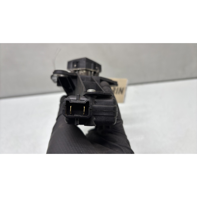 Bouton de coffre RENAULT CLIO 2 CAMPUS Photo n°4