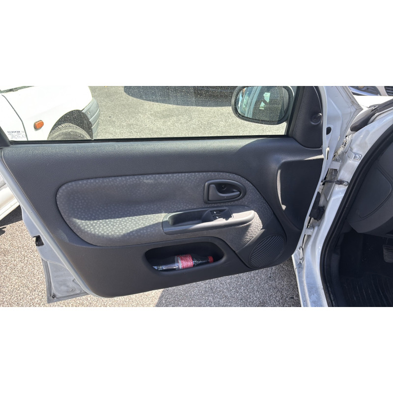 Bouton de coffre RENAULT CLIO 2 CAMPUS Photo n°13