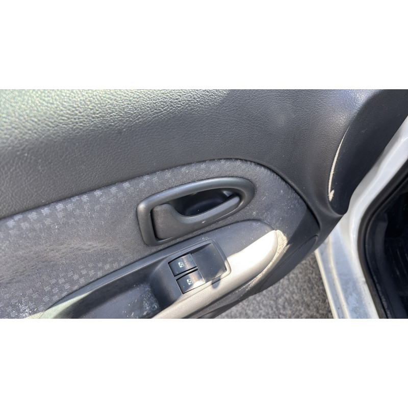 Bouton de coffre RENAULT CLIO 2 CAMPUS Photo n°14