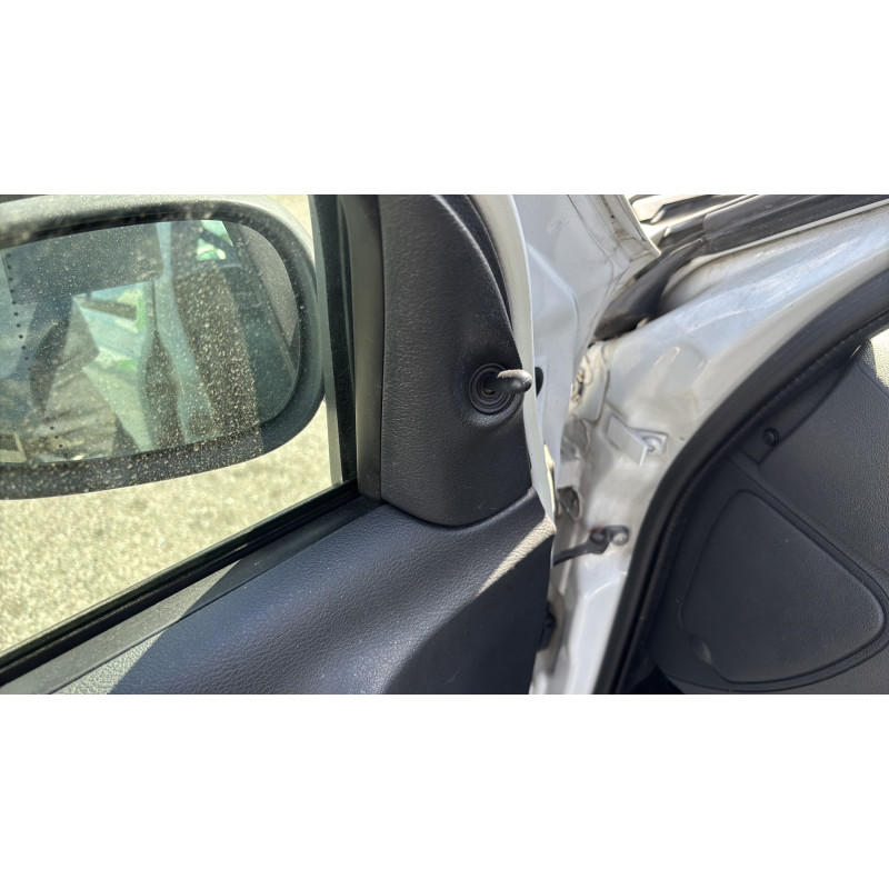 Bouton de coffre RENAULT CLIO 2 CAMPUS Photo n°15