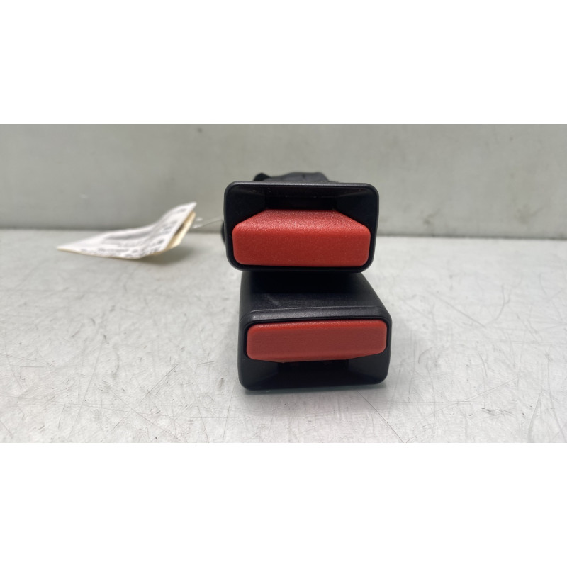 Attache ceinture arriere gauche PEUGEOT 208 1 Photo n°2