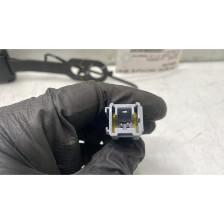 Attache ceinture avant gauche PEUGEOT 208 1