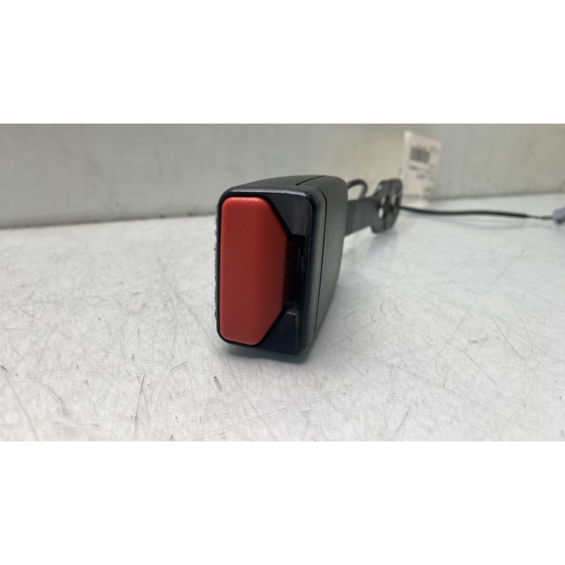 Attache ceinture avant gauche PEUGEOT 208 1 Photo n°4