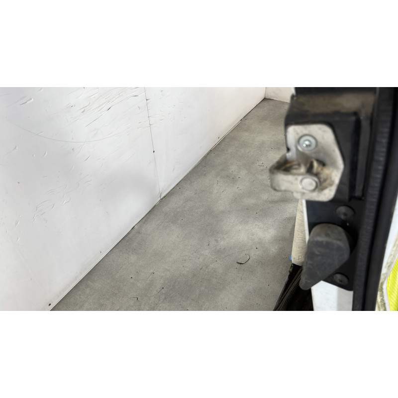 Porte de coffre droit RENAULT TRAFIC 2 Photo n°2