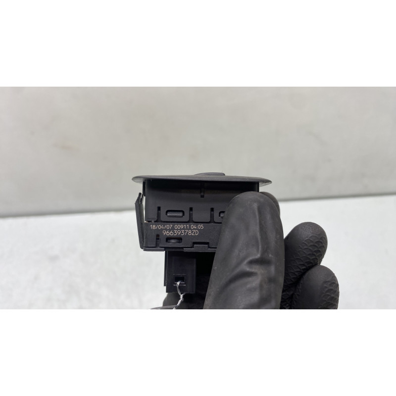 Interrupteur de leve vitre arriere gauche CITROEN C4 PICASSO 1 Photo n°4