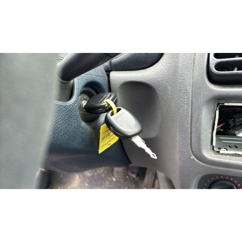 Pompe à carburant RENAULT CLIO 2 Photo n°14