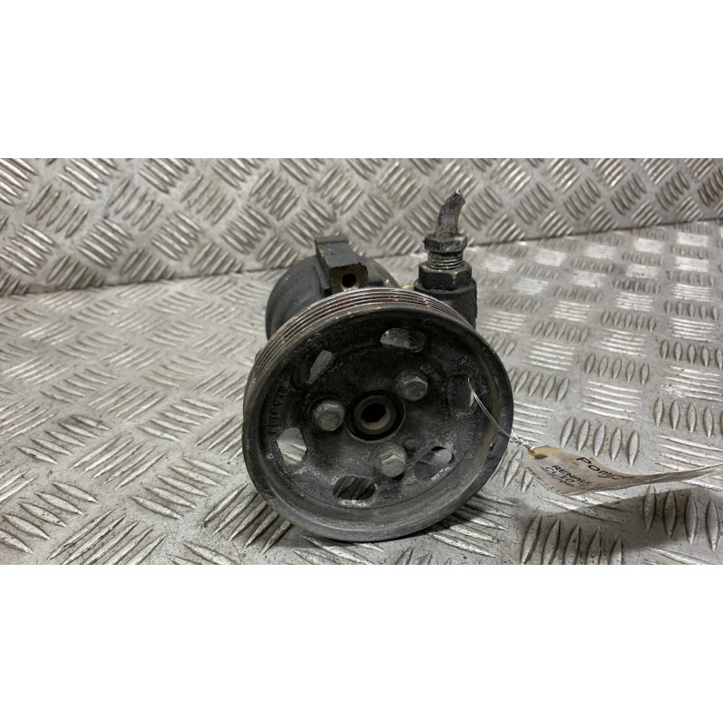 Pompe de direction RENAULT CLIO 2 Photo n°1