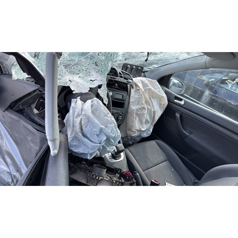 Feu arriere secondaire gauche (feux) VOLKSWAGEN GOLF 5 Photo n°9