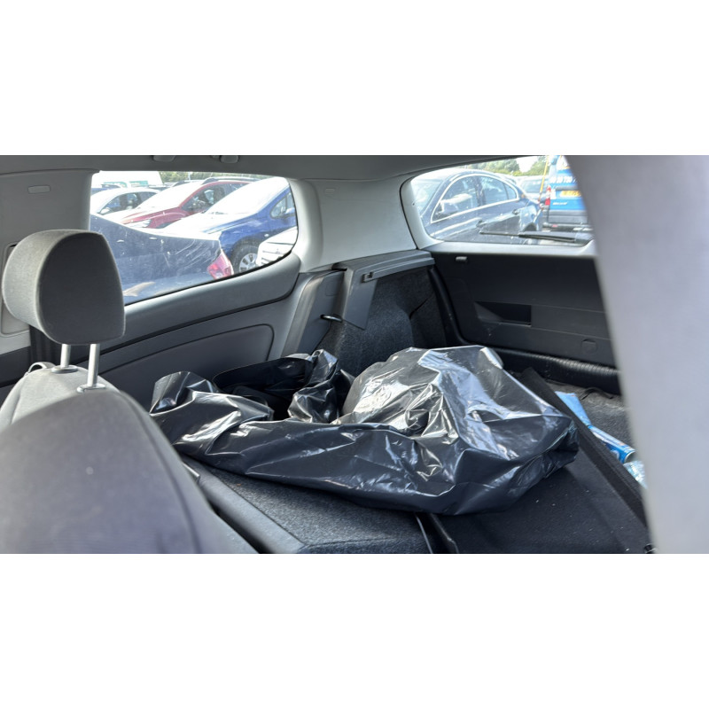Feu arriere secondaire gauche (feux) VOLKSWAGEN GOLF 5 Photo n°10